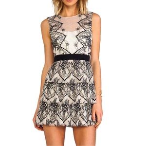 BCBGMaxazria Collier Dress Tiered Lace Scalloped